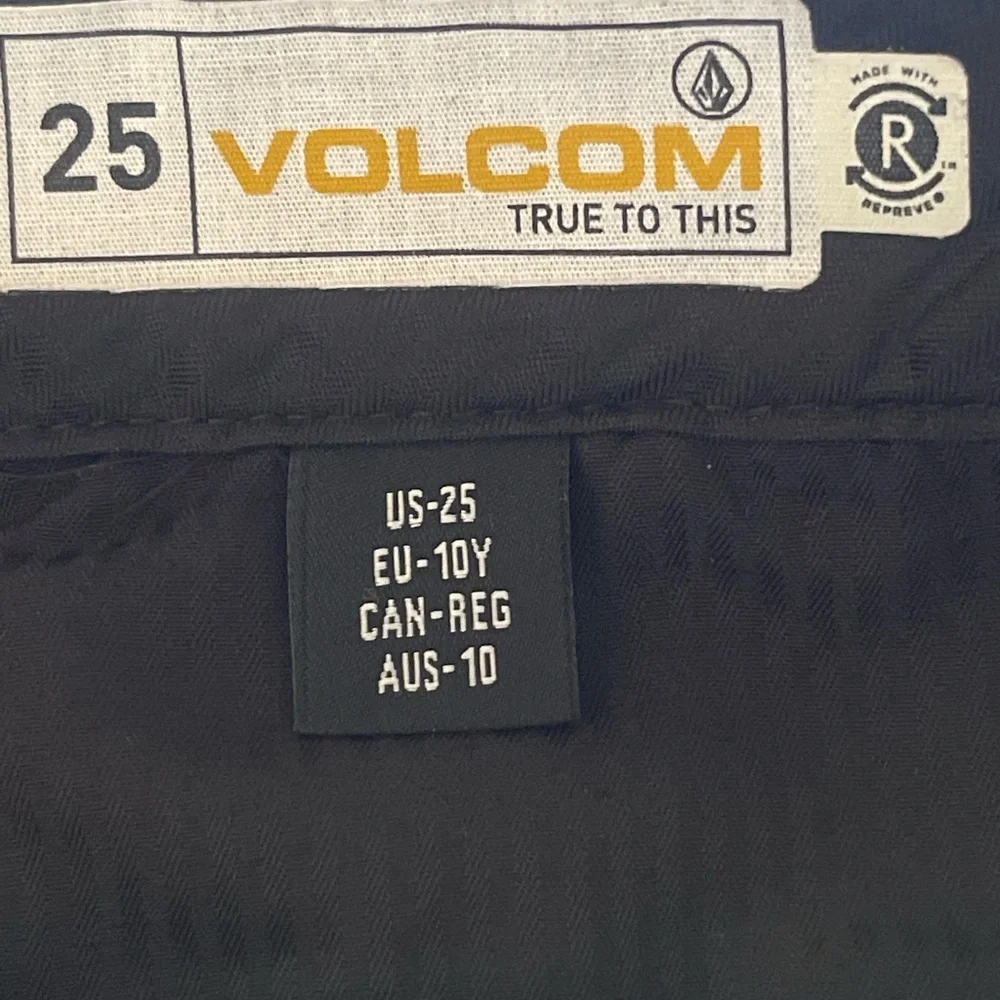 Volcom NWT Youth 25 True To This Black Shorts